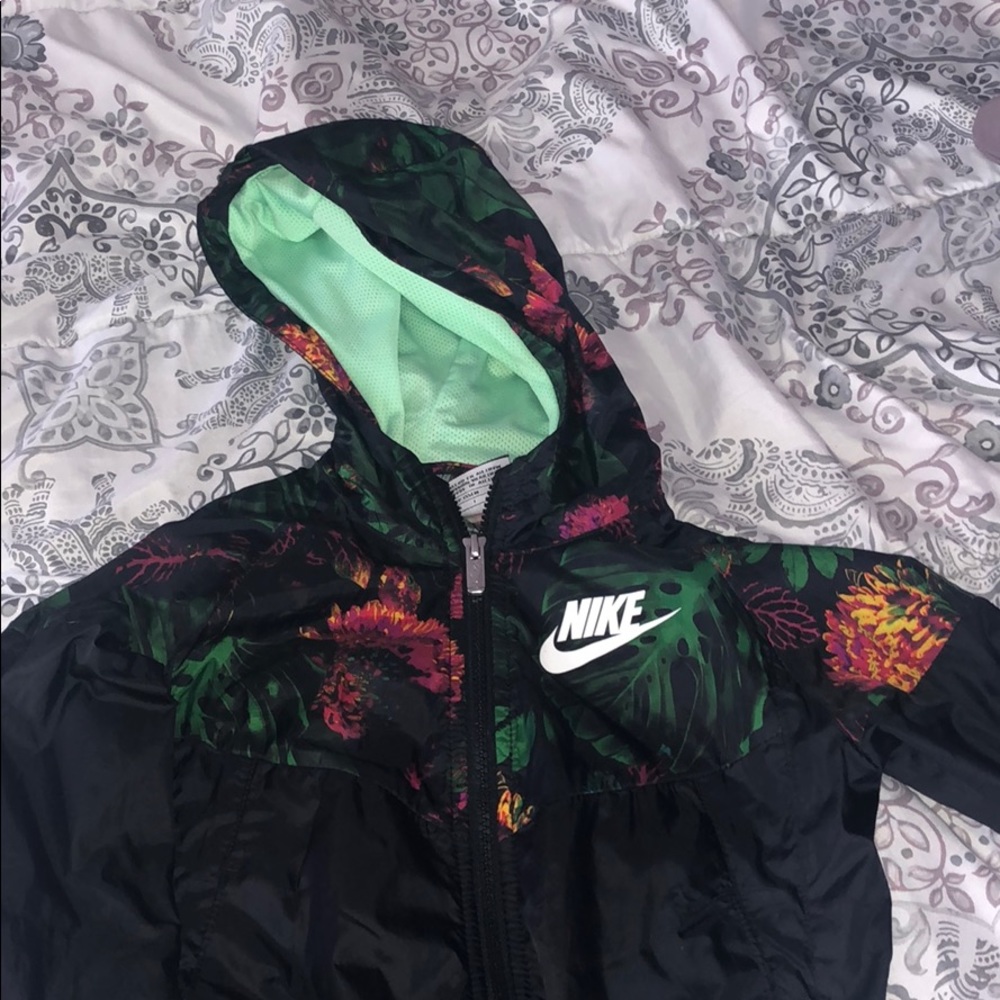 Nike girls windbreaker